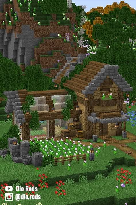 A simple and complete house with a small greenhouse to start the game in your survival world in the flower forest biome. Cottagecore Minecraft House Easy No Mods, Minecraft Houses With Greenhouse, Minecraft Flower Cottage House, Oak Biome House Minecraft, Minecraft Starter House Flower Forest, Minecraft Birch Forest House Ideas, Cute Starter Minecraft Houses, Mincraft Idea Houses Oak, Started Minecraft House