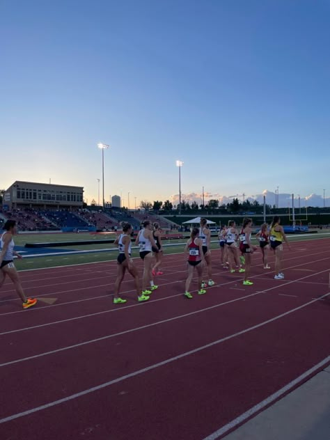 Outdoor Track Aesthetic, Running Cross Country, Track Girls Aesthetic, Nike Running Aesthetic, Track Running Aesthetic, High School Track And Field Aesthetic, Shes The Man Aesthetic, Track Season Aesthetic, Cross Country Running Aesthetic