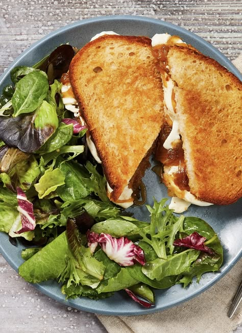 Hello Fresh Dinners, Onion Grilled Cheese, Vegetarian Nutrition, Hello Fresh Recipes, Grilled Cheese Sandwiches, Fresh Recipes, Grilled Cheese Recipes, Vegetarian Recipe, Healthy Lifestyle Food