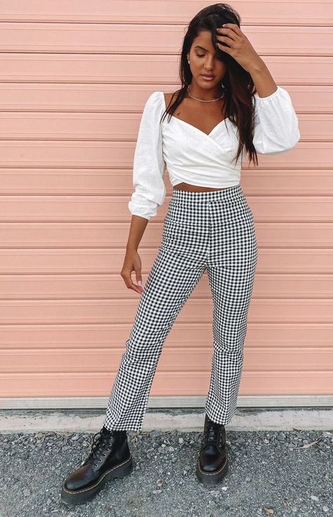 Black And White Gingham Pants Outfit, Checked Pants Outfit, Check Pants Outfit, Checked Pants, Outfit Grunge, Black And White Tuxedo, Check Pants, Black And White Pants, Gingham Pants