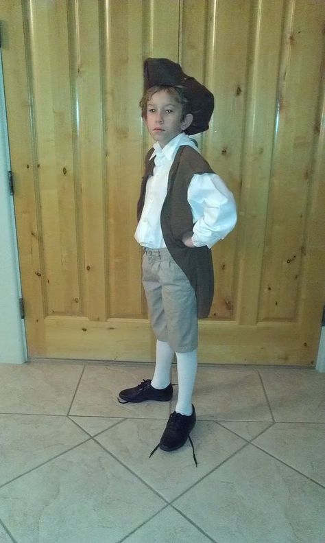 Straddling the Gap: DIY - Easy Colonial Costume   I could do something similar for Frodo. Colonial Costumes For Boys, Christopher Columbus Costume, Benjamin Franklin Costume, Thomas Jefferson Costume, George Washington Costume, Colonial Costume, Colonial Dress, School Costume, Diy Costumes Kids