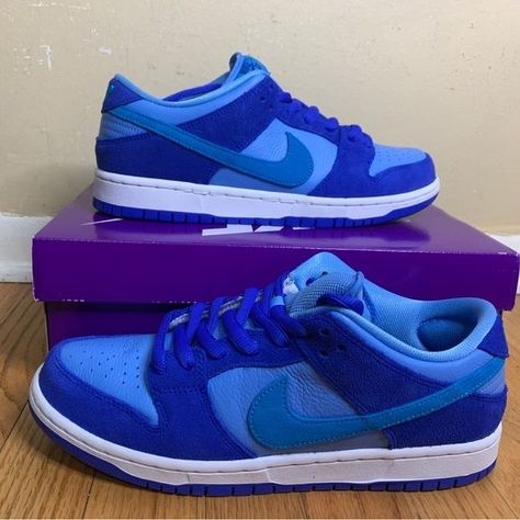 Dunks Blue, Dunks Outfit, Diy Sneakers, Back To School Shoes, Jordans Girls, All Nike Shoes, Shoes Sneakers Jordans, Shoe Wishlist, Nike Shoes Jordans