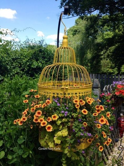 Garden Birdcage Ideas, Birdcage Ideas, Bird Cage Ideas, Birdcage Planter, Birdcage Decor, Cage Decor, Planter Project, Pinterest Garden, Garden Obelisk