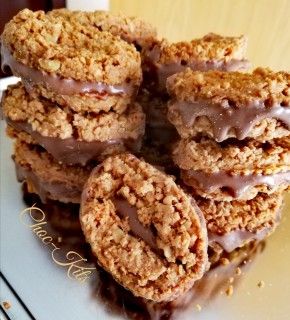 Sumayah - Halaal Recipes Profile Chocolate Biscuit Recipe, Halaal Recipes, Pastries Recipes, Cookie Recipes Decorating, Berry Tart, Cream Biscuits, South African Recipes, Biscuit Cookies, Pastry Recipes