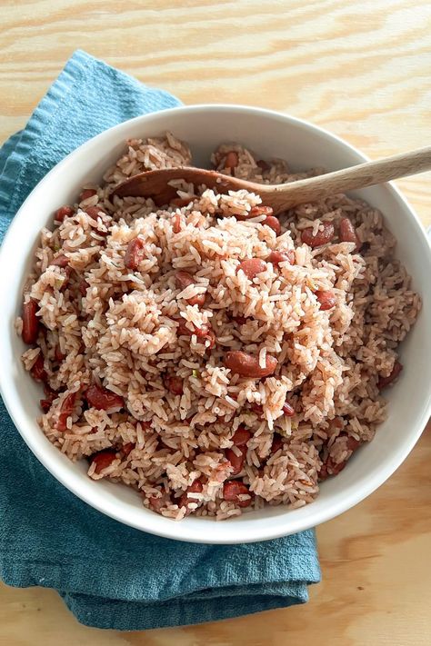 Jamaican Rice and Peas Jamaican Seasoning, Jerk Recipe, Jamaican Rice, Jamaican Dishes, Rice And Peas, Pea Recipes, Jamaican Recipes, Simply Recipes, Caribbean Recipes