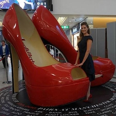 This would be placed in the middle of the store. It would be surronded by actual verions of the shoe and mirrors for trying on. Ladies High Heel Shoes, Fashion Props, Red Giant, Xmas Theme, Red Stilettos, Haikou, Raspberry Red, High Heels Stilettos, Cherry Red