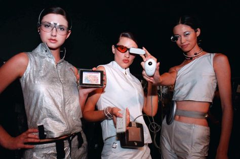 A fashion show spotlighting wearable tech in the year 2000. #PutITon Wearable Technology Fashion, 2000 Outfits, Wearable Computer, Fashion 2000s, Technology Fashion, Futuristic Fashion, Wearable Tech, Fashion Runway, Tech Fashion