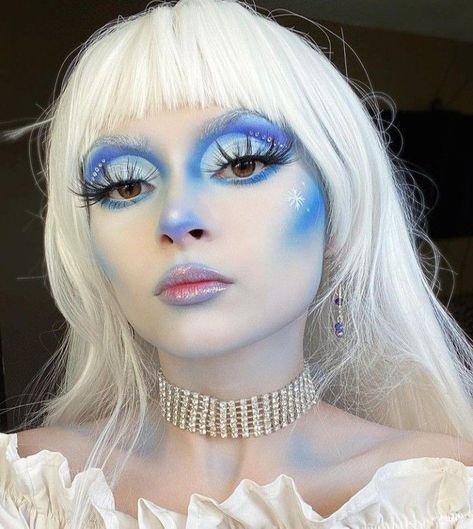 Rudolf Makeup, Mythical Makeup, Snow Queen Makeup, Snow Makeup, Ice Makeup, Eyeliner Style, Halloweenský Makeup, Makeup Artistic, Snow Monster