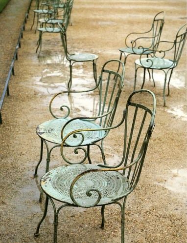 Dishfunctional Designs: For The Love Of Verdigris Iron Chairs, Tattoo Plant, Wrought Iron Chairs, Deco Champetre, Kursi Bar, Outdoor Cafe, French Cafe, Old Chairs, Black Chair