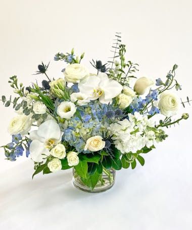 Flower Bear Diy, Blue White Floral Arrangements, Baby Boy Shower Flower Arrangements, Baby Boy Shower Flowers, Blue Baby Shower Flowers, Blue White Flower Arrangements, Baby Shower Flowers Boy, Baby Boy Flower Arrangements, Boy Baby Shower Flowers