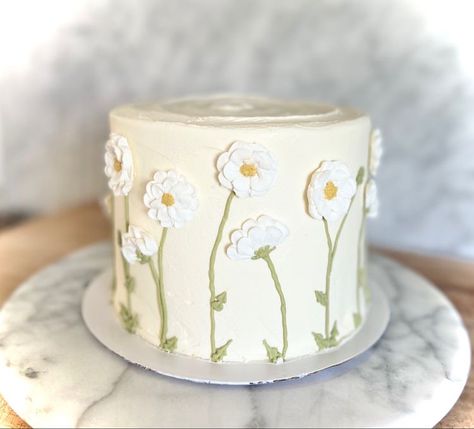 Simple Daisy Cake Design, Daisy Inspired Cake, White Daisy Birthday Theme, White Cake With Daisies, Birthday Cake With Daisy Flowers, Sage Green And Daisy Birthday, Daisy 1st Birthday Cookies, Modern Daisy Birthday, Smash Cake Flowers