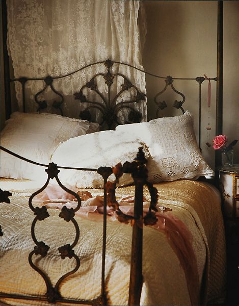 Ohhh so very romantic, old world charm LOVE the lace panel at the "headboard"! Wrought Iron Beds, Wrought Iron Bed, Iron Beds, Countryside Cottage, Feminine Bedroom, Diy Headboard, Grandma's House, Iron Bed, Dreamy Bedrooms