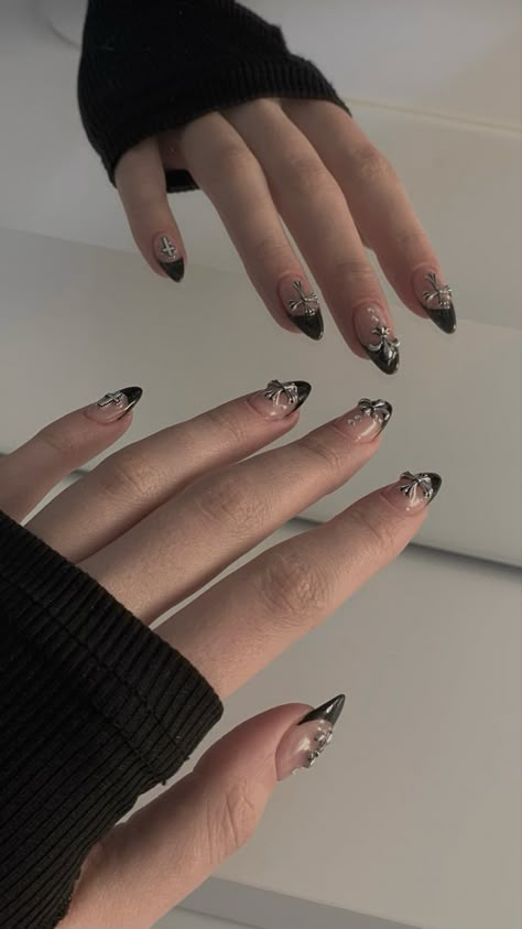 Black French Tip Nails Korean, Acubi Nails Black, Korean Art Nails, Asian Black Nails, Acubi Nails Aesthetic, Black And Nails Silver, Korean Black Nails Design, Black Asian Nails, Black Nails Silver Design