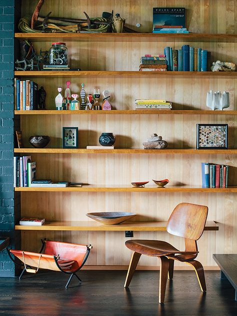 Plywood Chair, Iconic Chairs, Mid Century Modern Interiors, A Living Room, Eames Lounge Chair, Built Ins, Modern Chairs, Design Furniture, Midcentury Modern