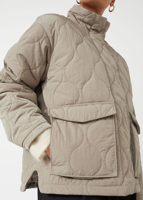 Paris Winter Outfits, Wave Quilt, Quilted Anorak, Muji Style, Paris Winter, Casual Denim Jacket, Parisian Vibes, Clothes Fall, Quilt Jacket