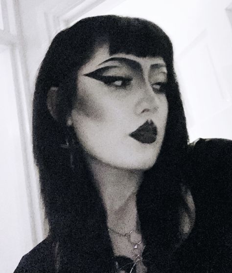 Trad Goth Makeup Hooded Eyes, Trade Goth Makeup, 2000s Goth Makeup, Trad Goth Makeup Looks, Corp Goth Makeup, Trade Goth, Goth With Glasses, Trad Goth Makeup 80s, Traditional Goth Makeup