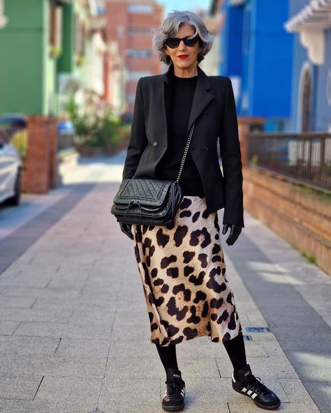 Carmen Gimeno, Leopard Print Outfits, Mode Tips, Older Women Fashion, Advanced Style, Mode Casual, 60 Fashion, Over 50 Womens Fashion, Style Mistakes