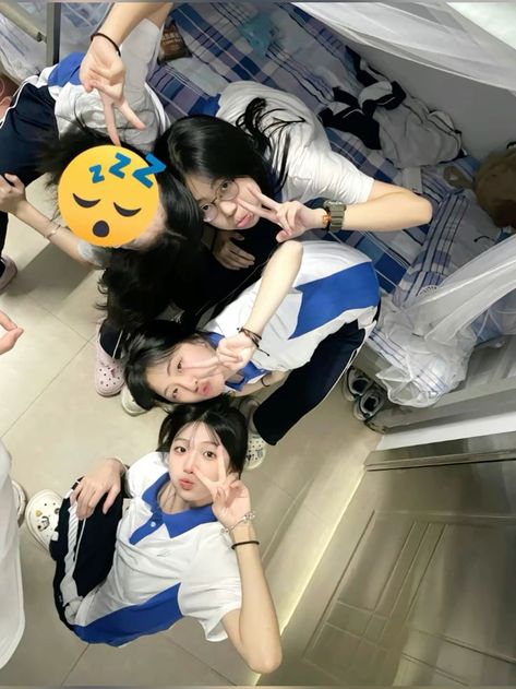 Korean School Life, School Pictures With Friends, Chinese School Uniform, Chinese High School, Korean High School, School Uniform Girl, Chinese Student, School Core, Japanese Student