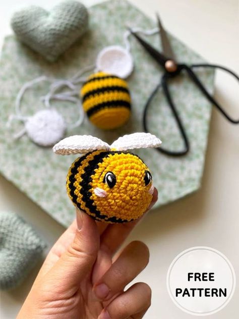 Crochet Fish Patterns, Easy Amigurumi Pattern, Bee Free, Crochet Fish, Crochet Panda, Crochet Keychain Pattern, Crochet Bee, Free Pdf Pattern, Easy Crochet Projects