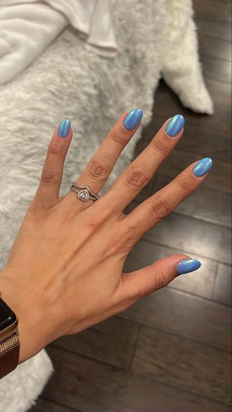 blue chrom nails gel polish shiny Short Oval Nails Ideas Blue, Topaz Blue Nails, Blue Nails Crome, Carribean Cruise Nails, Light Blue Chrome Nails Short, Blue Nails With Chrome Powder, Square Blue Chrome Nails, Royal Blue Crome Nails, Blue Chrome Nail Ideas