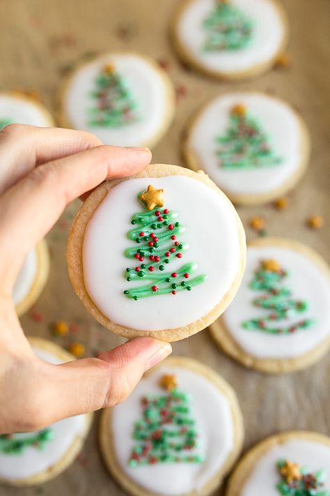 Sugar Cookie Icing Ideas Christmas, Christmas Cookie Icing Designs, Cute Christmas Cookies Decorating Easy, Christmas Cookie Sugar Cookies, Simple Cookie Decorating Christmas, Christmas Sugar Cookies Frosting, Fancy Christmas Cookies Decorating Ideas, Christmas Sugar Cookies Icing, Christmas Cookie Decorations Ideas