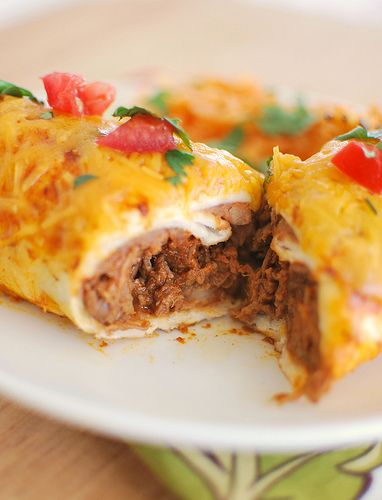 Smothered Beef Burritos, Smothered Beef, Smothered Burritos, Beef Burritos, Delish Dinners, Hispanic Recipes, Hispanic Kitchen, Mexican Meals, Colorful Food