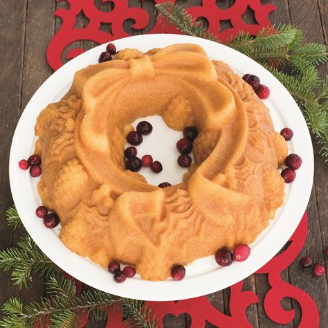 Create this incredible Rum Wreath Cake for your next holiday party! This festive dessert recipe will become a new crowd favorite and no extra decorations are needed, due to the beautiful intricate design of our Holiday Wreath Bundt Pan. Wreath Bundt Cake, Festive Dessert Recipes, Pizza Sugar Cookie, Wreath Cake, Buttered Rum, Cake Rolls, Mini Bundt, Bundt Cake Pan, Festive Desserts