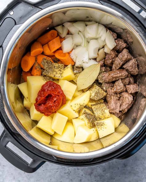 This Instant Pot Beef Stew is as easy as it is delicious! Packed with flavor, this easy stew has succulent beef, made ultra-tender in the pressure cooker and simmered in a mouthwatering broth. It's loaded with potatoes, carrots, and lots of other yummy goodies! #beefstew #stewrecipe #instantpotrecipe #instantpotbeefstew Classic Beef Stew Recipe, Homemade Beef Stew Recipes, Instant Pot Beef Stew Recipe, Stew Easy, Slow Cooker Stew Recipes, Instant Pot Beef Stew, Easy Beef Stew Recipe, Stew Dinner, Easy Beef Stew