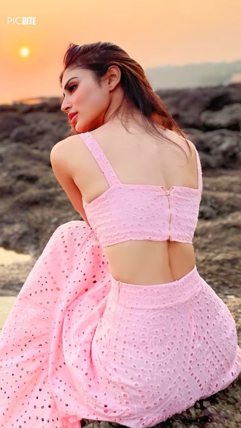 Mouni Roy Wallpaper Mouni Roy Hot Looks, Mouni Roy Dresses, Moni Roy, Mouny Roy, Chanderi Dress Material, Chanderi Dress, Mouni Roy, Sketches Pencil, Cute Images For Dp