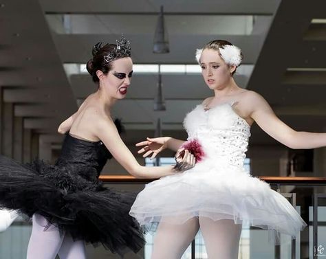 Black Swan Outfits Inspired, Black Swan Cosplay, White Swan Costume, Black Swan White Swan, Black And White Swan, January Fashion, Black Swan Costume, Sleek Ponytail Hairstyles, Olivia Grace