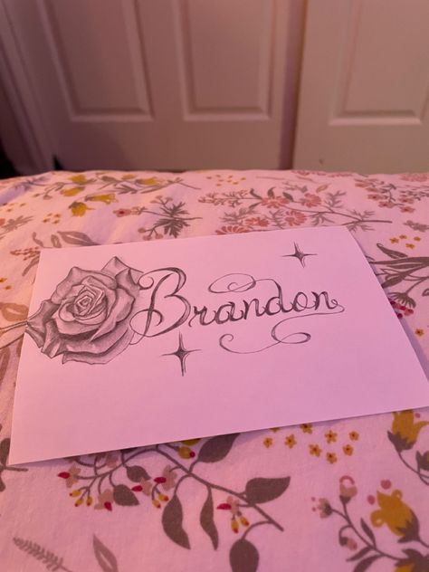 Hand drawn rose with sparkle drawings, cursive name Valentines Sketches Art, Amor In Cursive, Valentines Drawing For Boyfriend, Chicano Valentines Drawing, Easy Chicano Drawings Love, Drawings For Boyfriend Aesthetic, Cool Drawings For Boyfriend, Name Sketches Ideas, Chicana Love Letters