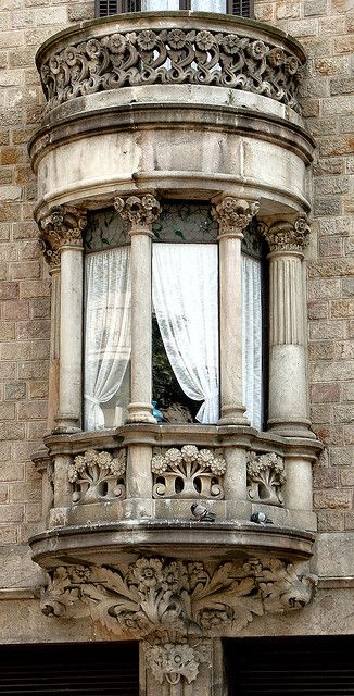 Balcony, Barcelona Lan Can, Beautiful Windows, Architecture Old, Antique Wall Clock, Beautiful Doors, Old Building, Beautiful Architecture, Beautiful Buildings, Architectural Elements