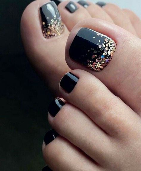 Pedicure Ideas Dark Colors, Black And Gold Toenails, New Years Pedicure Designs, Gray Pedicure Toenails, Gold Toes Pedicure, Black And Silver Toe Nails, Summer Gel Toes, Black And Gold Toe Nails, Fall Toes Toenails