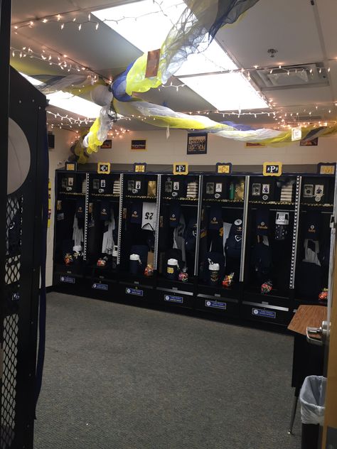 Volleyball Locker Room Decorations Ideas, Basketball Locker Room Decorations, Volleyball Locker Decorations Ideas, Volleyball Locker Room, Locker Room Ideas, Basketball Locker Room, Volleyball Locker Decorations, Locker Room Decorations, Volleyball Locker