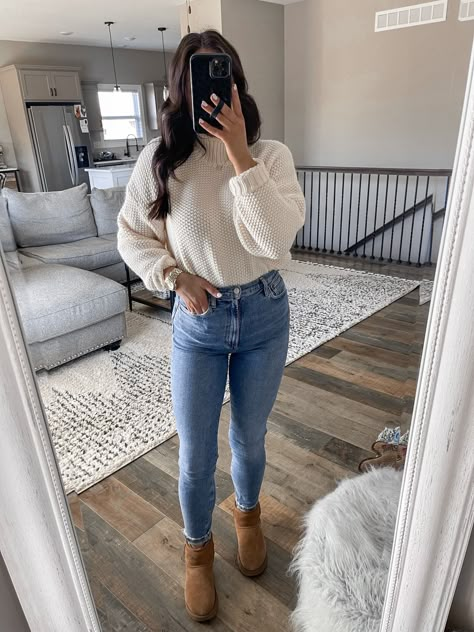 Sock Booties Outfit, White Booties Outfit, Booties Outfit Fall, Sweater And Jeans Outfit, Ugg Outfits, Straight Jeans Outfit, High Waisted Jeans Outfit, Sock Bootie, Knit Sweater Outfit