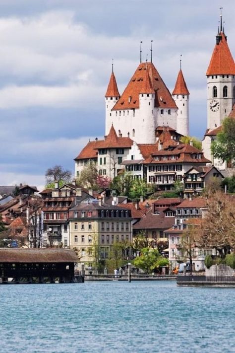 Thun Switzerland, European Castle, Interlaken, Voyage Europe, Switzerland Travel, Beaux Villages, Bern, Places Around The World, Wonderful Places