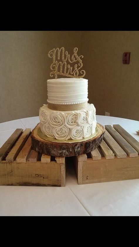 Small 2 tier cake with an elegant rustic look - top tier has a "homemade spiral" and the bottom tier has elegant rosettes #rusticweddingcakes #weddingdecor#dreamwedding #wedding #cakes #invitedbylamaworks 50th Anniversary Cakes Simple, Small Two Tier Cake, Vintage Pasta, Wedding Cake Centerpieces, 2 Tier Wedding Cakes, 50th Anniversary Cakes, Pretty Wedding Cakes, Wedding Cakes Elegant, 2 Tier Cake