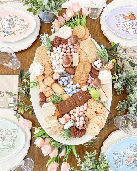 778 Likes, 35 Comments - Kara's Party Ideas (@karaspartyideas) on Instagram: “Sharing the pretty candy charcuterie board I made for Easter! I love my new Oversized Oval Platter…” Ostara Desserts, Candy Charcuterie Board, Easter Platter, Easter Charcuterie, Candy Charcuterie, Easter Deserts, Chocolate Tray, Charcuterie Ideas, Easter Party Food