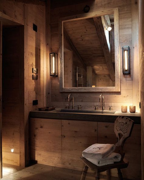 // l o d g e Ski House Bathroom, Ski Chalet Interior, Chalet Bathroom, Switzerland House, Mountain House Interior, Ski House Decor, Mountain Interiors, Cabin Interior Design, Log Home Interiors