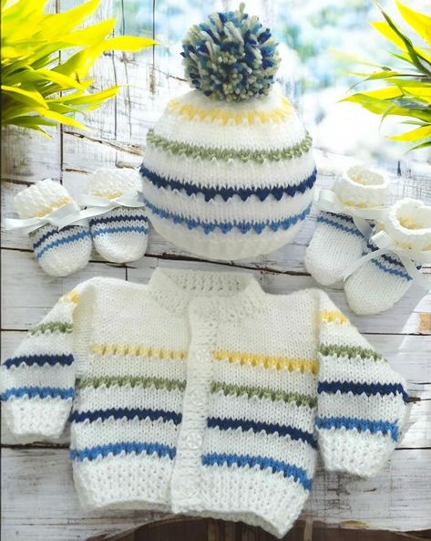 Baby Boy Sweater Design, Baby Knitting Patterns Free Newborn, Baby Boy Knitting Patterns Free, Coming Home Outfit Baby Girl, Boys Knitting Patterns Free, Boys Knit Sweaters, Baby Bootees, Knitted Baby Outfits, Baby Boy Cardigan