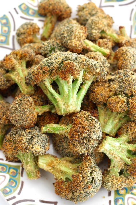 Oven Fried Broccoli, Fried Broccoli Recipes, Oven Fried Vegetables, Season Broccoli, Baked Broccoli Recipe, Crispy Broccoli, Macaroni Salads, Crispy Oven Fries, Yummy Veggies