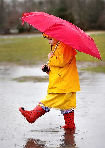 Playing in the rain...look at those cute little boots!- this is so going on my wall Sketch Bases, Holding An Umbrella, Happy Childhood, I Love Rain, Spring Pictures, Red Umbrella, Going To Rain, Cottage Charm, Yellow Raincoat