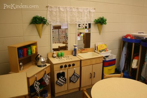 I love the "window"!  Makes it look so homey. Dramatic Play Themes, Reggio Inspired Classrooms, Role Play Areas, Preschool Rooms, Prek Classroom, Dramatic Play Preschool, Dramatic Play Area, Preschool Centers, Classroom Centers