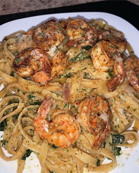 Surf No Turf ™ : Seafood Media on Instagram: “Shrimp Alfredo 🍤 📷 @cooking_withjess_ #surfnoturf #noodleworship #tastethisnext” Shrimp Alfredo, Soul Food Dinner, Food Babe, Alfredo Pasta, Yummy Comfort Food, Good Eat, Food Recepie, Gumbo, Food Obsession