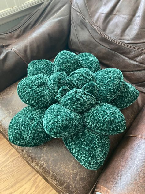 #crochet #crocheting #crochetideas #pillow Green Pillow Crochet, Crochet Succulent Plush, Succulent Pillow Crochet Pattern, Crochet Succulent Pillow Pattern Free, Crochet Cactus Pillow, Leaf Pillow Crochet, Crochet Plant Pillow, Crochet Leaf Pillow, Crochet Succulent Pillow