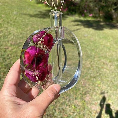 How To Preserve Flowers In Resin Like A Professional - Resin Obsession Resin Pots, Flower Resin Art, Resin Flower Pot, Resin Vase, Epoxy Plant Pot, Dried Flower Epoxy Resin, Resin Art Plant Pot, Epoxy Preserved Flowers, Resin Flower Vase