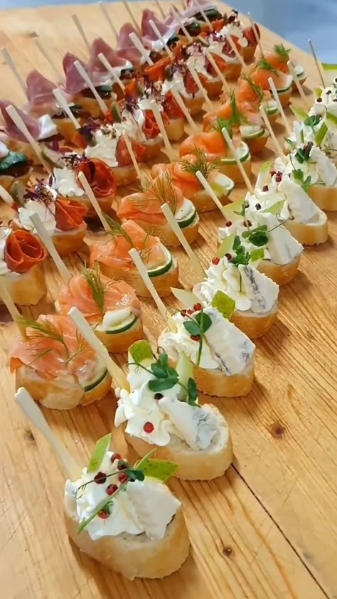 Salmon Lime, House Ranch, Party Food Buffet, Catering Ideas Food, Party Food Platters, Easy Summer Desserts, Catering Events, Summer Dessert Recipes, Healthy Dinner Recipes Chicken