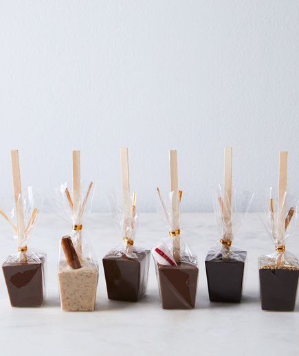 Fall Hot Chocolate, Hot Chocolate On A Stick, Holiday Hot Chocolate, Salted Caramel Hot Chocolate, Hostess Gifts Thanksgiving, Chocolate Sticks, French Chocolate, Peppermint Hot Chocolate, Spiced Apple Cider