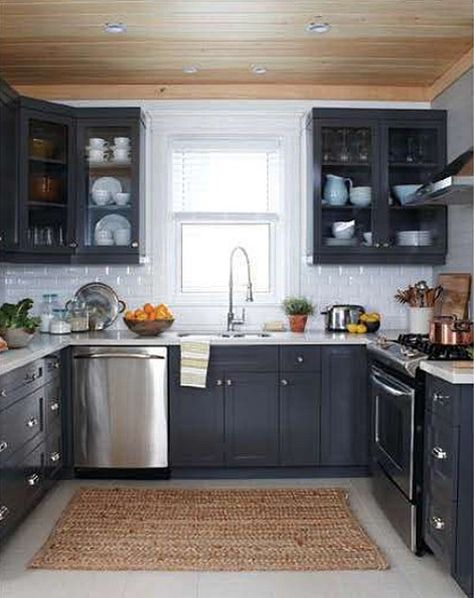 Dark cabinet, white tile kitchen, this is my dream kitchen. I don't need a big one to be happy, this is perfect. White Kitchen Tiles, Dark Grey Kitchen, Black Kitchen Cabinets, Dark Kitchen Cabinets, Black Cabinets, Grey Kitchen, Trendy Kitchen, Kitchen Redo, Kitchen Remodel Idea