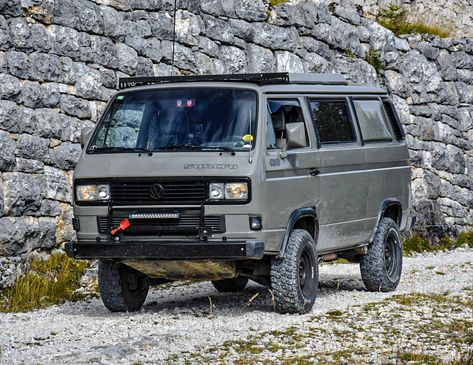 Lifted VW Vanagon Syncro with off-road wheels and lift kit. Thanks to the spacious interior, simple construction, and a Syncro   4-wheel drive system, it played a big role in engaging the popular today   van-life movement. #vw #vanagon #vanlife #overland #overlandvan #campervan #vwcamper #vwcampervan Toyota Campervan, Vw Minibus, Vw T3 Camper, Vanagon Westfalia, Vw T3 Doka, Vw Bus T3, Vw Syncro, Vw T3 Syncro, T3 Bus